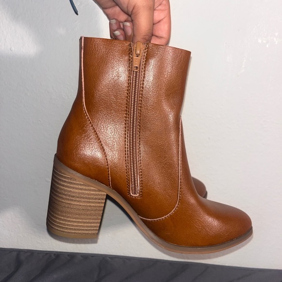 Universal Thread/ Cleo Boots Block - Picture 3 of 9